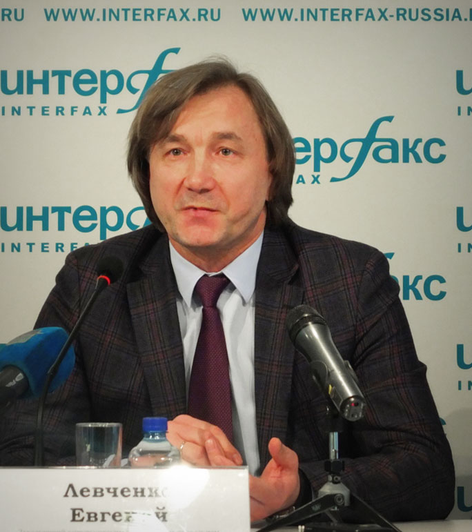 Профессор Евгений Владимирович Левченко. Так теперь выглядит шея Михаила Александровича на рентгене