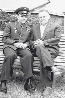 Юрий Гагарин и Сергей Королёв. Юрий Гагарин и Сергей Королёв.