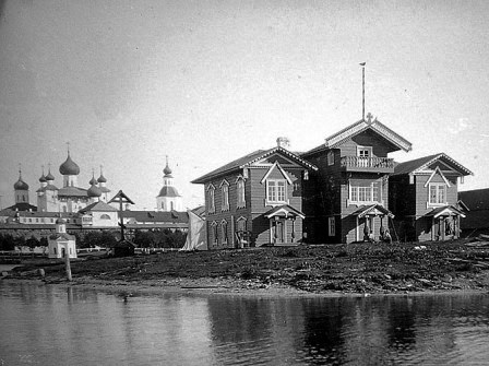 Здание Биологической станции при Соловецком монастыре. Фото C.M. Прокудин-Горский, 1910 г.