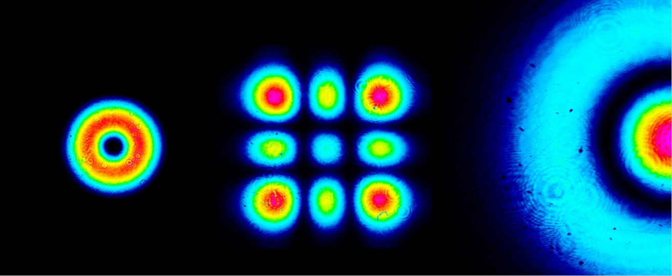 Пучки фотонов, заснятые с помощью ПЗС-матрицы. Цвета соответствуют интенсивности: от черного (минимальной) до белого (максимальной). (Фото: Егор Ковлаков.)