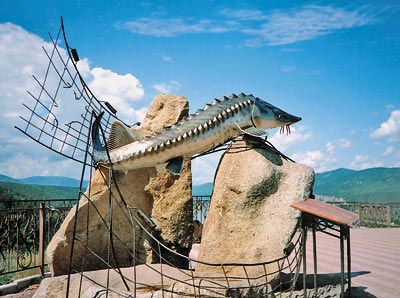 Памятник «Царь-рыба» на смотровой площадке «Слизнево».