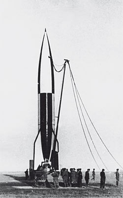 Подготовка ракеты Р-1 на полигоне Капустин Яр.