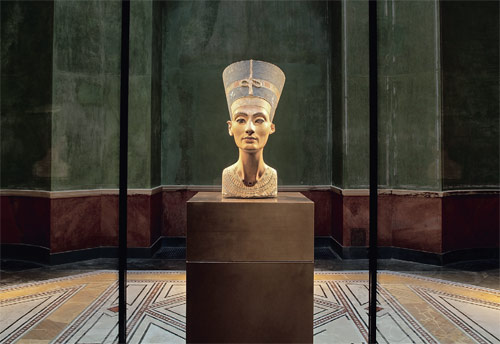 В свете Амарны, или 100 лет тысячелетней Нефертити