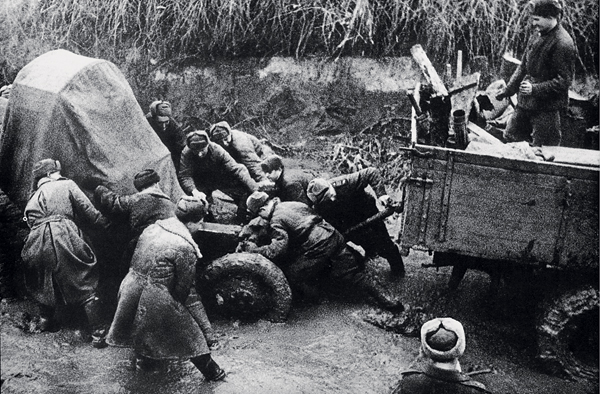 Путь-дорожка фронтовая… 2-й Украинский фронт. 1944 год. Фото Георгия Липскерова.