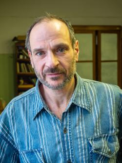 «Людей, умеющих работать руками, сейчас катастрофически мало»