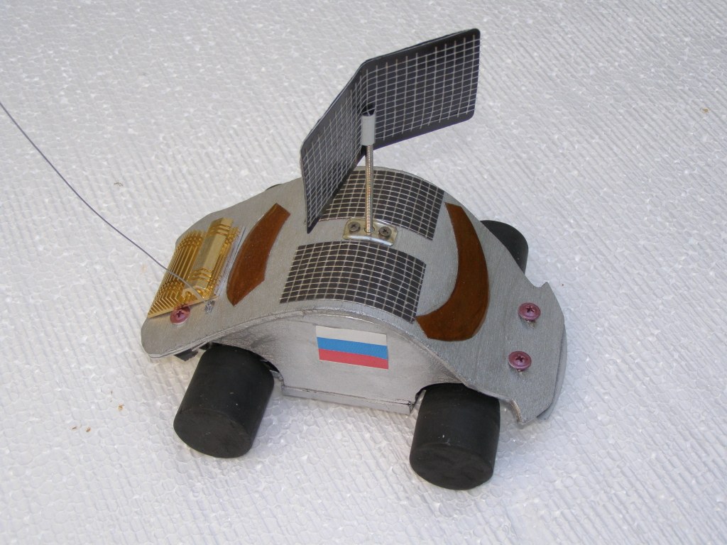 Модель лунохода–робота «Луч-1»