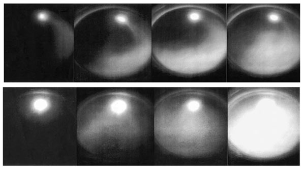Снимки камеры сгорания, произведённые специальной оптико-телевизионной системой. Динамика развития области горения: верхний ряд - при штатной системе зажигания. Нижний ряд - со свечей, обеспечивающей факельное зажигание. 