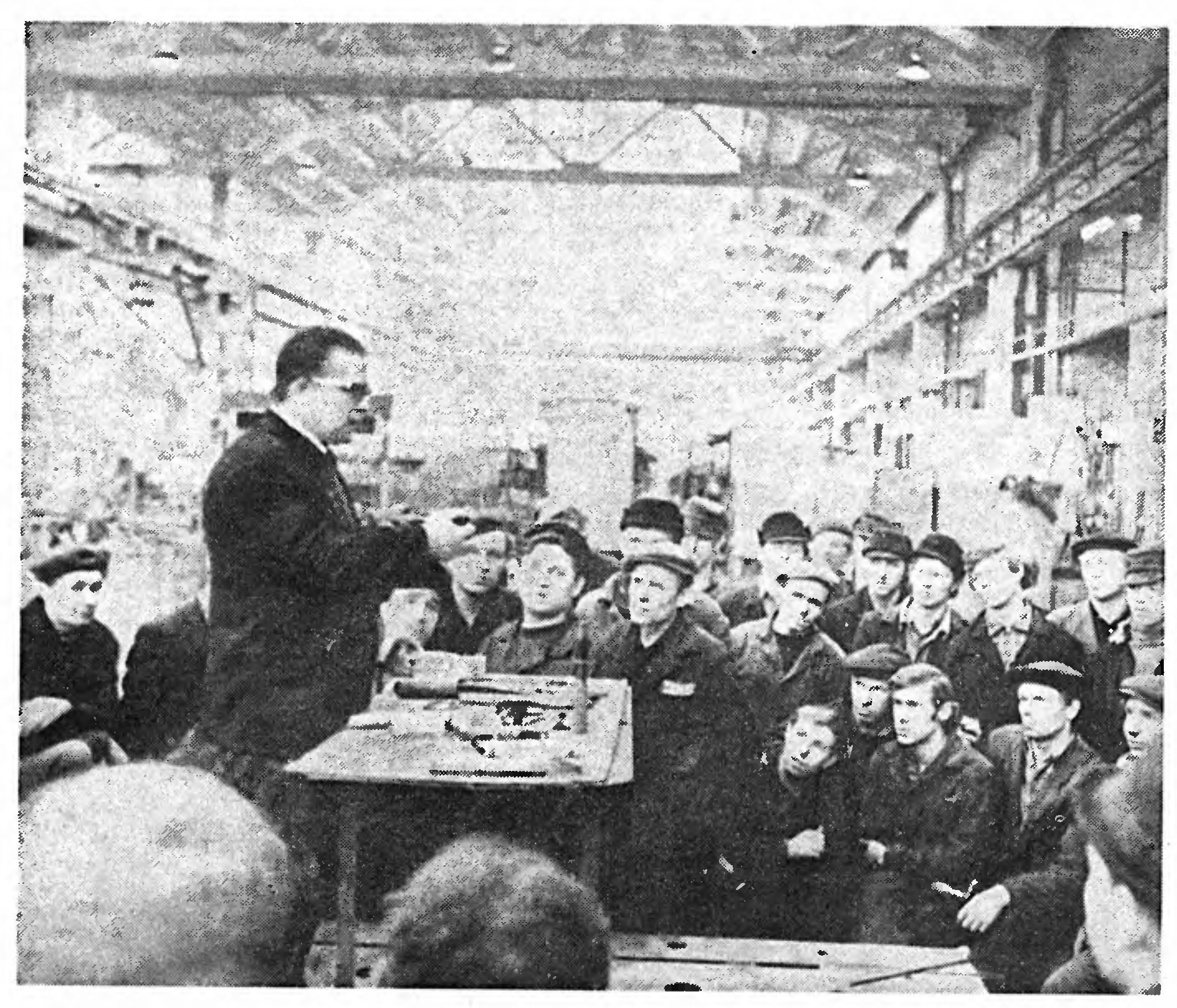 ЗНАМЕНА МОЛОДОСТИ   