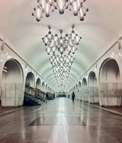 Памятник теории резонанса в московском метро
