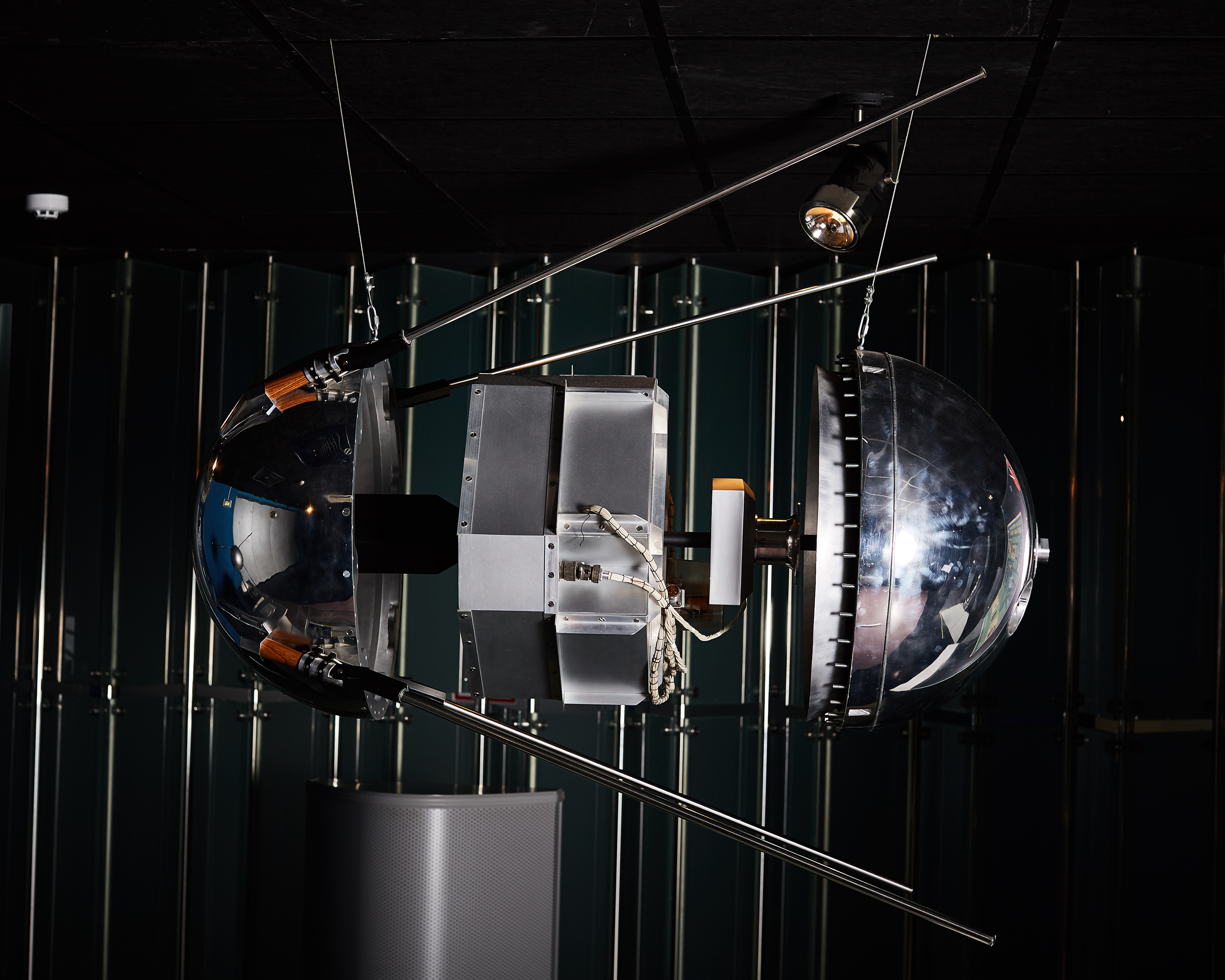 Первый спутник диаметр. Спутник земли 1957. Первый искусственный Спутник земли 1957. Спутник 1. Спутник Авангард-1.