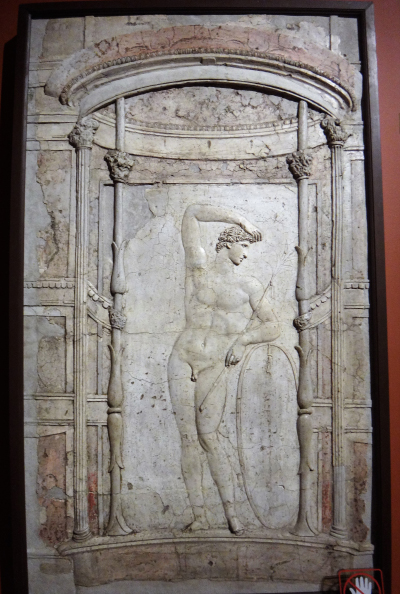 23. Рельеф в технике стукко с изображением атлета из собрания Национального археологического музея Неаполя.jpg