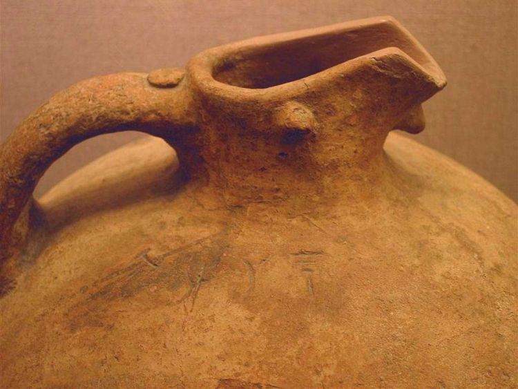 2_Linear_A_vase_filt.jpg