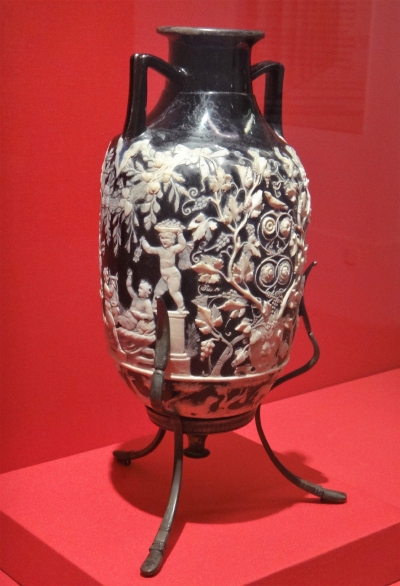 6. Голубая ваза из собрания Национального археологического музея Неаполя.jpg