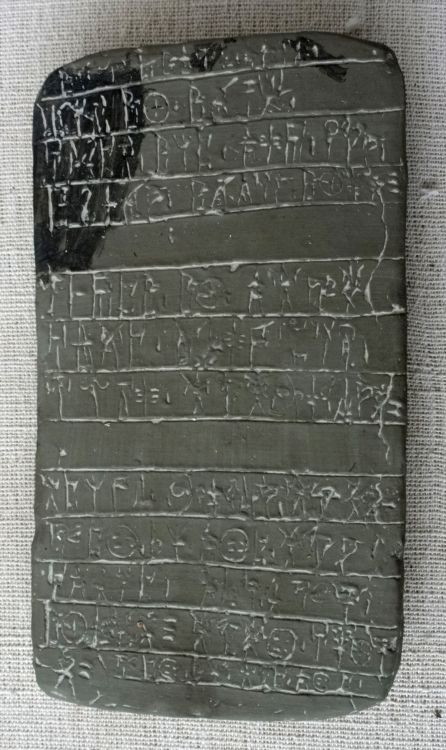 3_Linear_B_tablet_from_Nestors_Palace.jpg